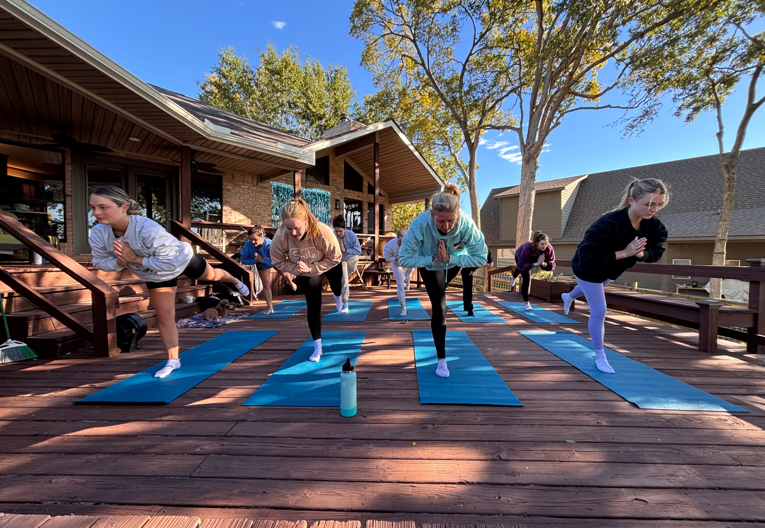 Friends Trip Yoga — moment 2